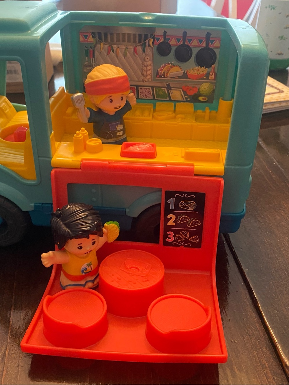 Fisher-Price Little People Serve It Up Food Truck Musical Toddler Toy 2 Figures